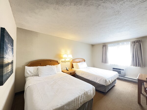 Two Double Beds Nonsmoking Photo 1