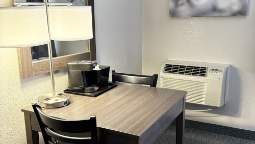 Two Queen Beds Nonsmoking Photo 3