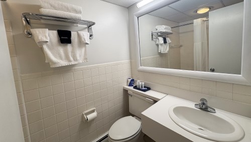 Two Queen Beds Nonsmoking Photo 4